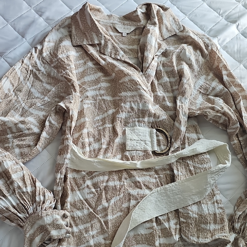 Ted Baker London Tan and White Blouse Elegant Design Size 1